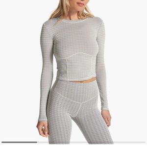 VUORI Long Sleeve Textured Chilled Out Top